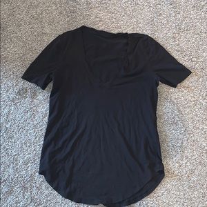 LULULEMON v-neck size 4/6